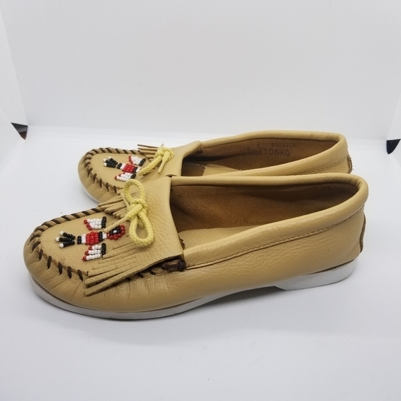 Minnetonka tan leather Thunderbird Boat Moc in Natural size 7 - Picture 3 of 9